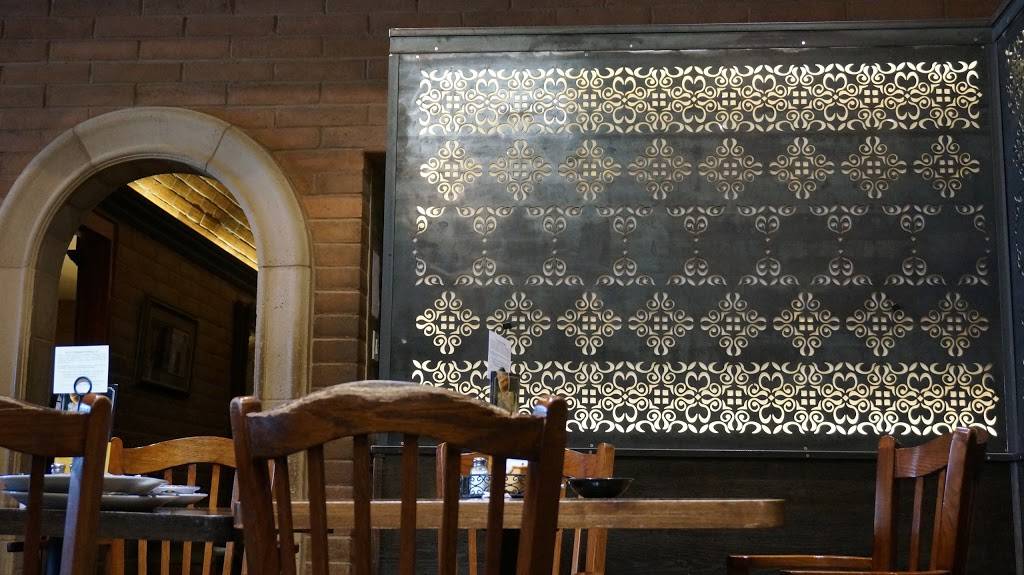 Julios Mexican Food | restaurant | 8050 Gateway Blvd E, El Paso, TX 79907, USA | 9155917676 OR +1 915-591-7676