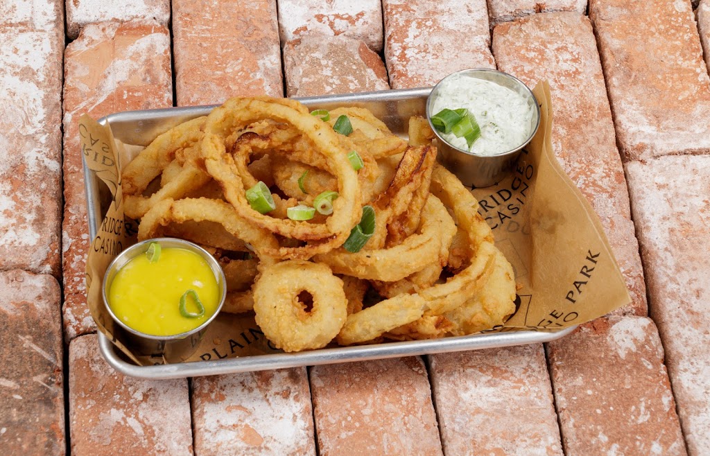 The Sportsbook | restaurant | 301 Washington St, Plainville, MA 02762, USA | 5085764500 OR +1 508-576-4500