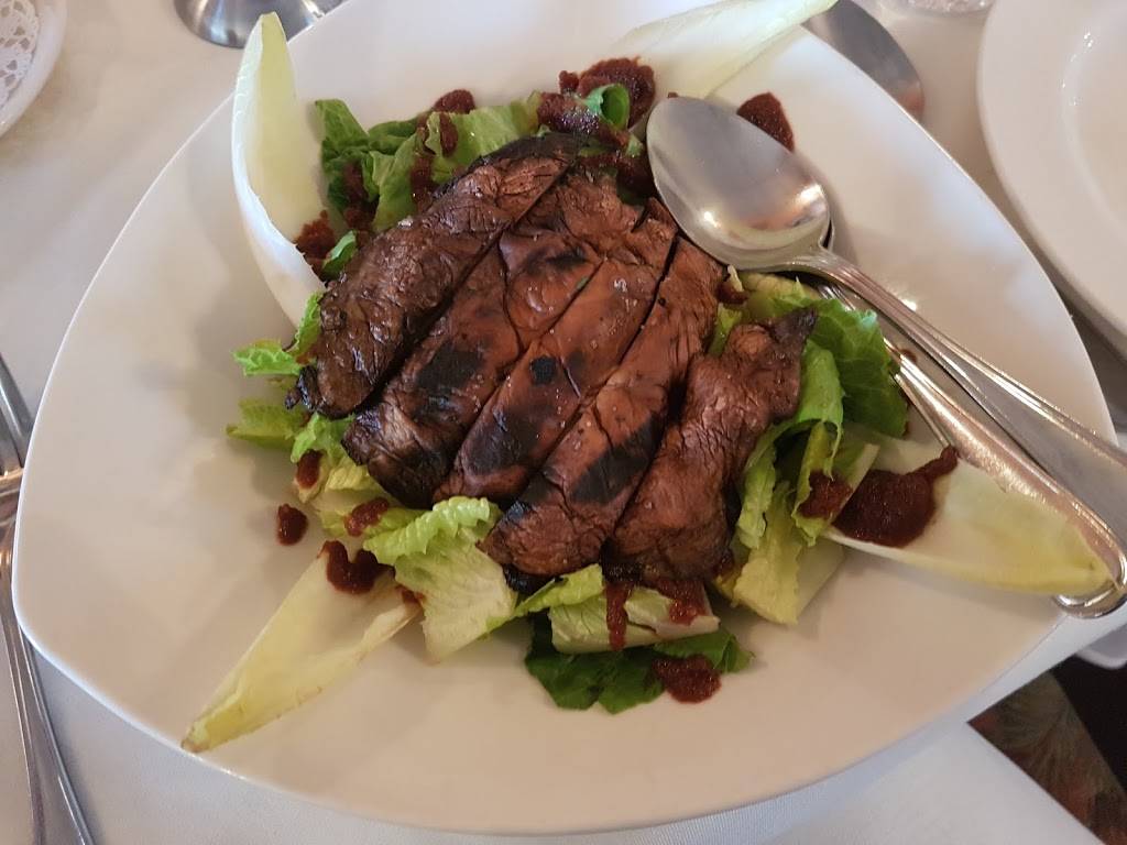 Le Montmartre | restaurant | 911 Sheppard Ave W, Toronto, ON M3H 2T7, Canada | 4166303804 OR +1 416-630-3804