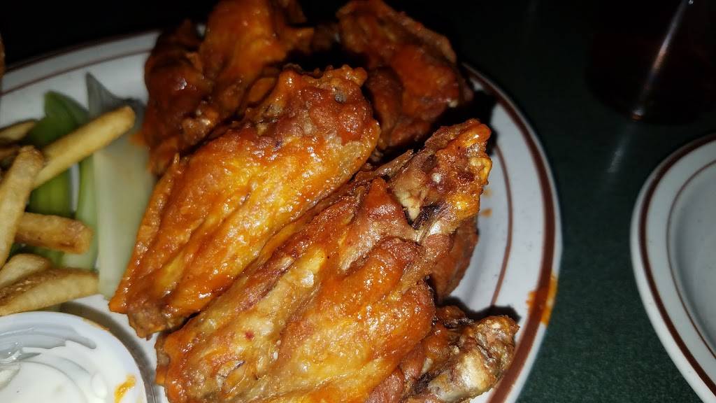 Buffs Pub | meal takeaway | 317 Washington St, Newton, MA 02458, USA | 6173329134 OR +1 617-332-9134