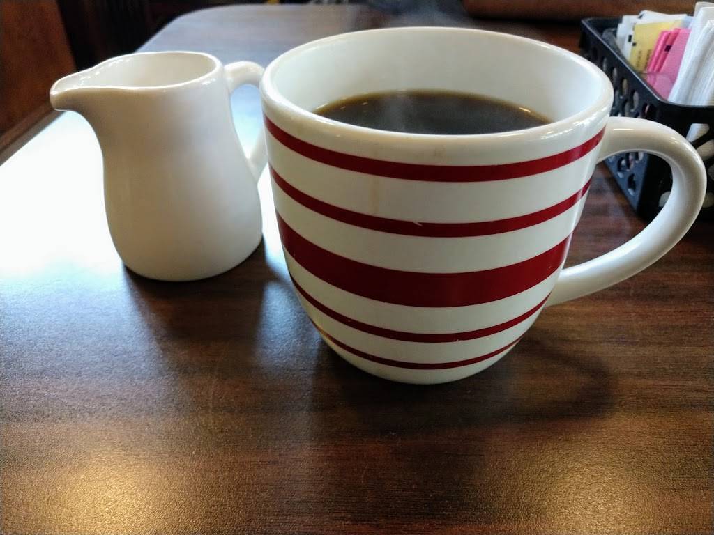 Bake Shop and Hollywood Cafe | restaurant | 1301 Broadway, Denison, IA 51442, USA | 7122635552 OR +1 712-263-5552