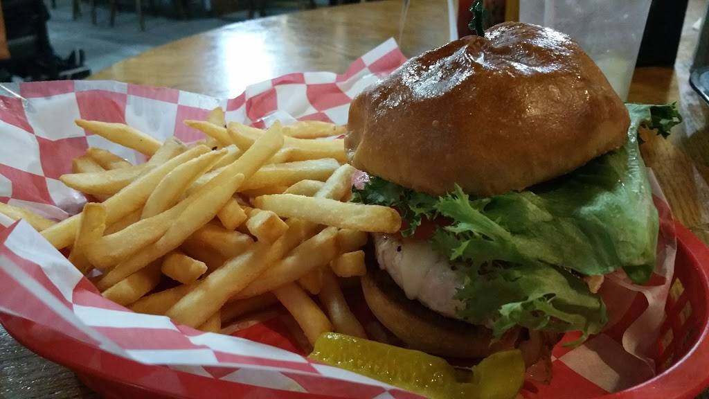 Indian Lake Pub | restaurant | 55986 Indian Lake Rd, Dowagiac, MI 49047, USA | 2697823151 OR +1 269-782-3151