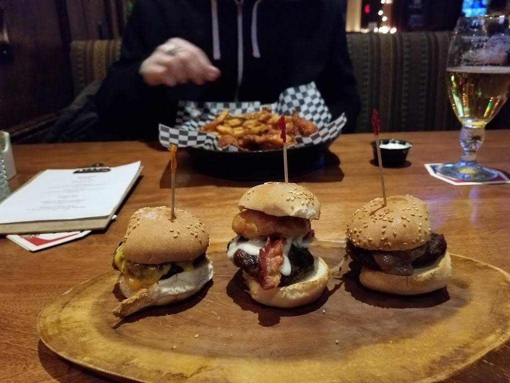 Rockfords Bar & Grill | restaurant | 2124 King Rd, King City, ON L7B 1L1, Canada | 9058330400 OR +1 905-833-0400