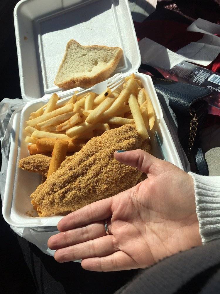 Seafood Connection | restaurant | 1427 E Illinois Ave, Dallas, TX 75216, USA | 2143759898 OR +1 214-375-9898