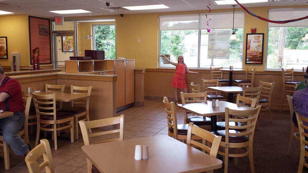 Bojangles Famous Chicken n Biscuits | restaurant | 3813 N Broadway, Knoxville, TN 37917, USA | 8653129571 OR +1 865-312-9571