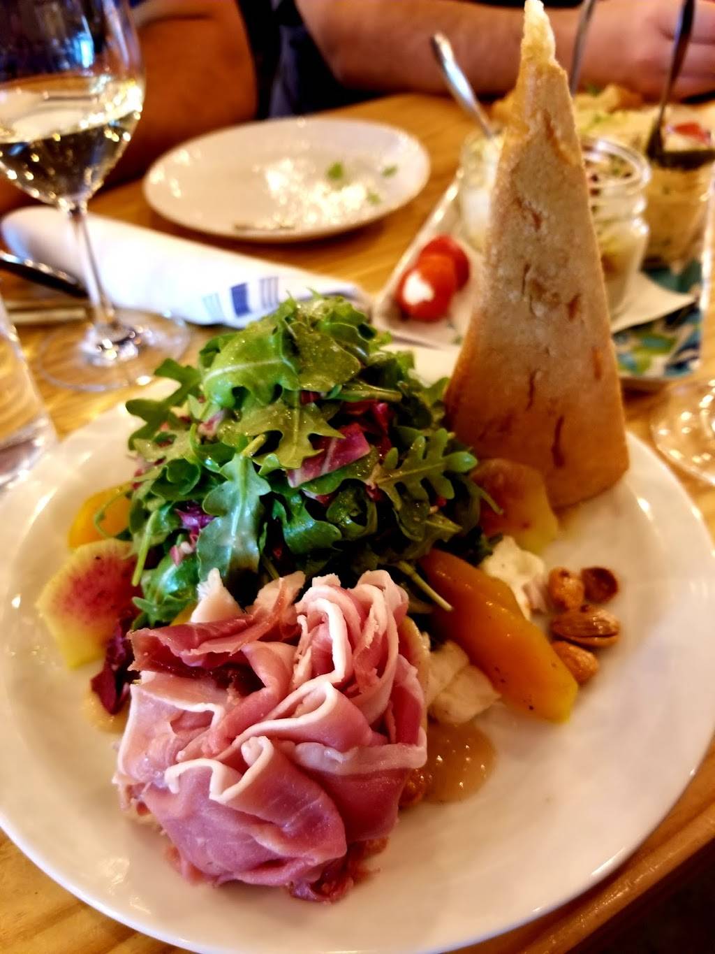 Lolitas Wine Market | restaurant | 16 18th St S, St. Petersburg, FL 33712, USA | 7275050503 OR +1 727-505-0503