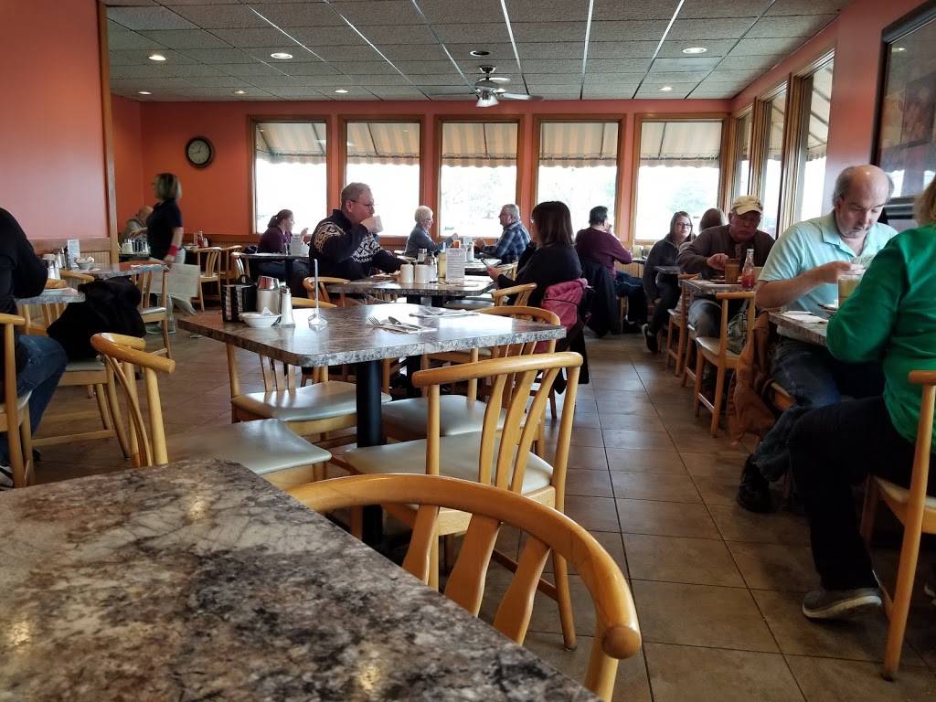 Jennifers | restaurant | 8464 Pearl Rd, Strongsville, OH 44136, USA | 4402342044 OR +1 440-234-2044