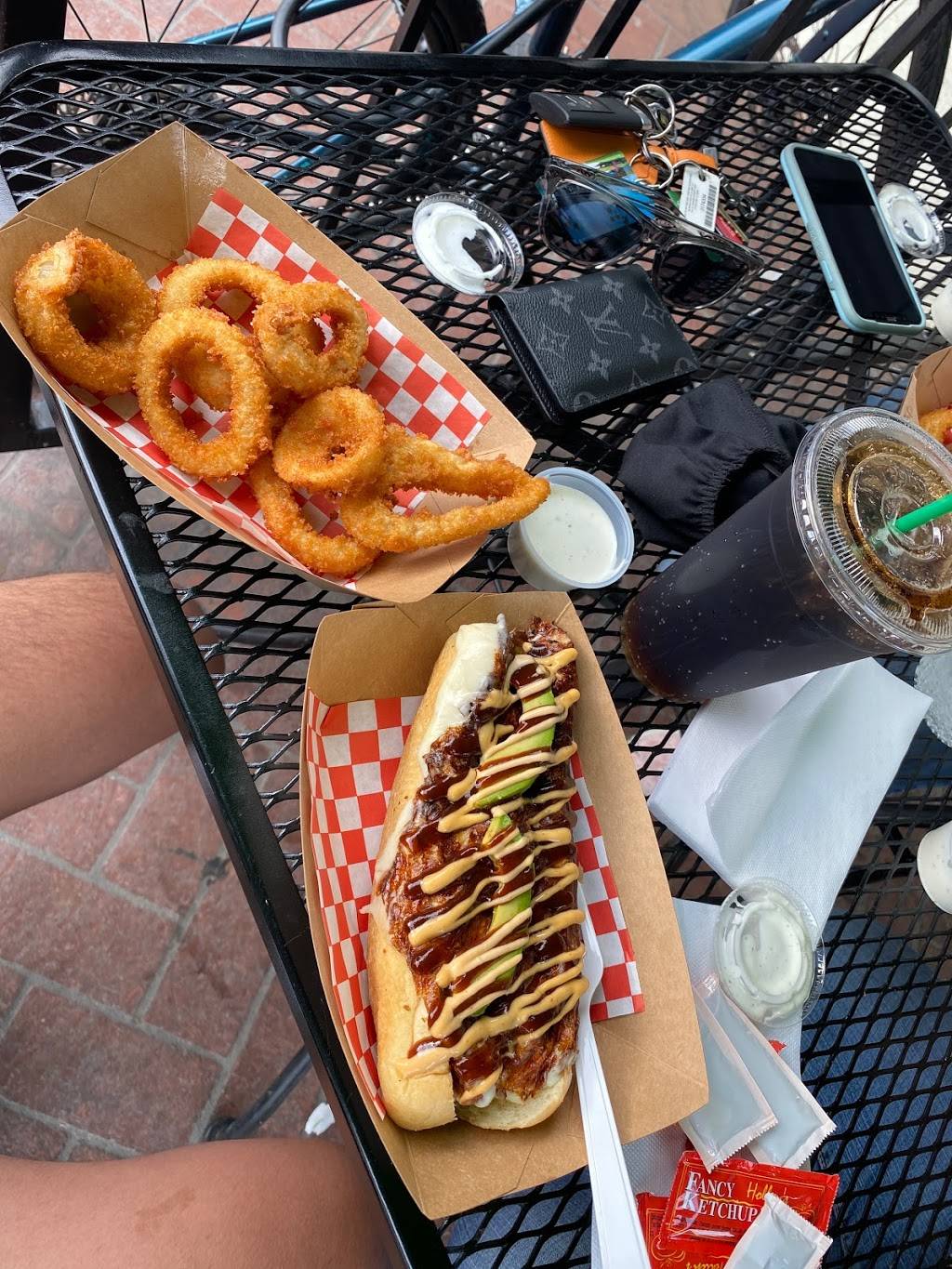 DAVES DOGS GRILL | restaurant | 900 N Milpas St, Santa Barbara, CA 93103, USA | 8058696583 OR +1 805-869-6583