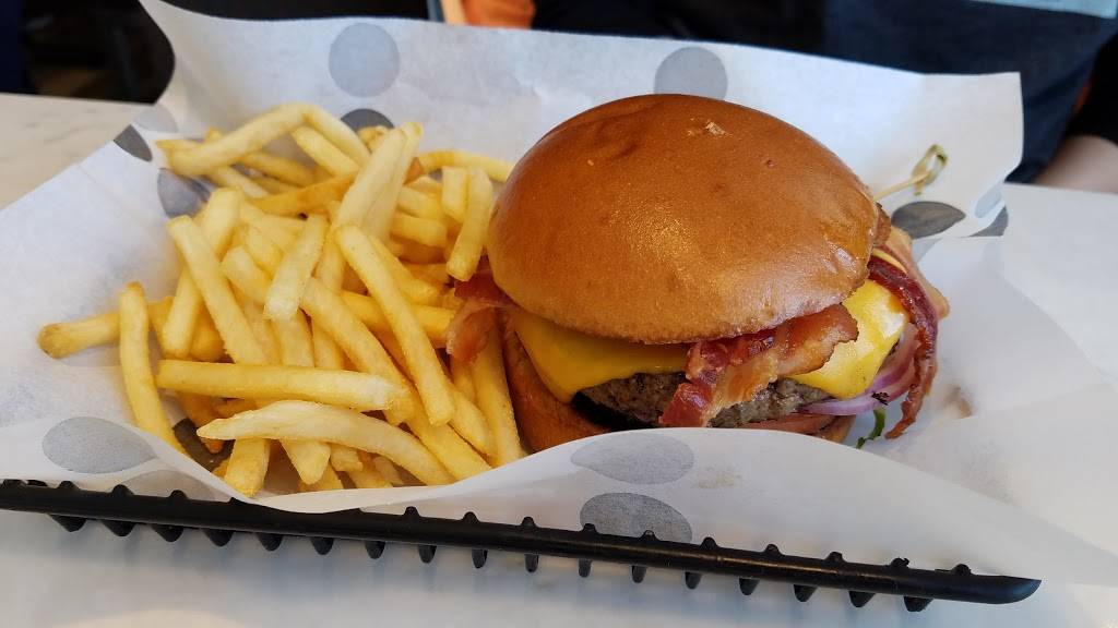 Burger 21 | restaurant | 21305 Windmill Parc Dr #160, Sterling, VA 20166, USA | 5716655768 OR +1 571-665-5768