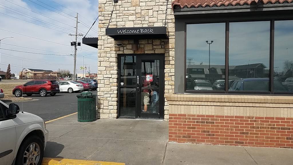 Applebees Grill + Bar | restaurant | 2875 S 9th St, Salina, KS 67401, USA | 7858278385 OR +1 785-827-8385