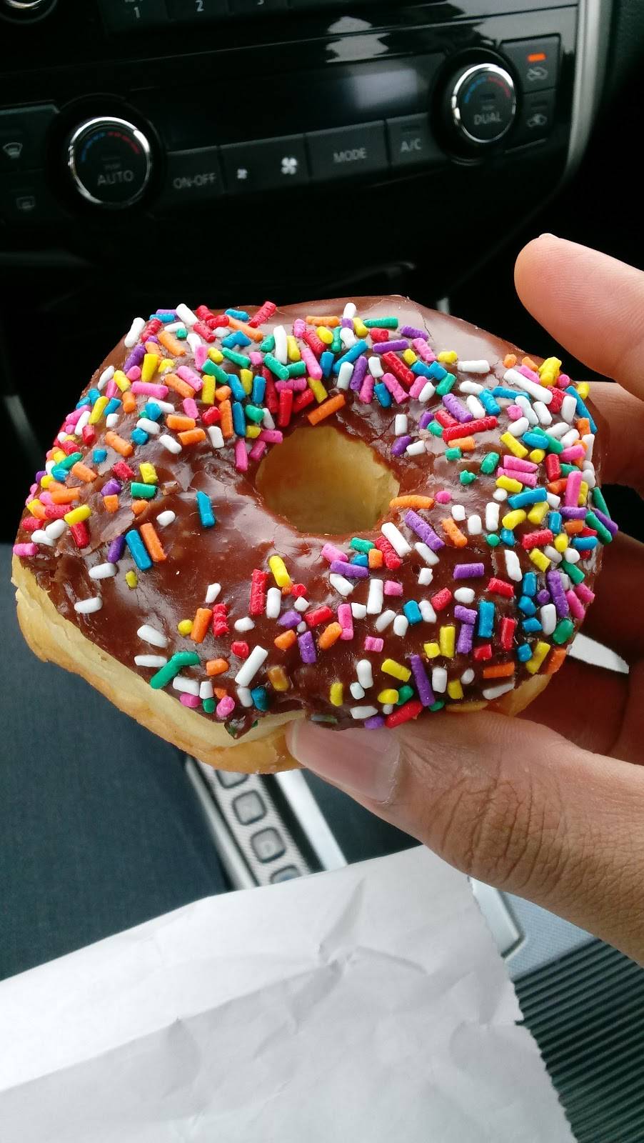 Hot Donuts | restaurant | 2211 Singleton Blvd, Dallas, TX 75212, USA | 2146814137 OR +1 214-681-4137