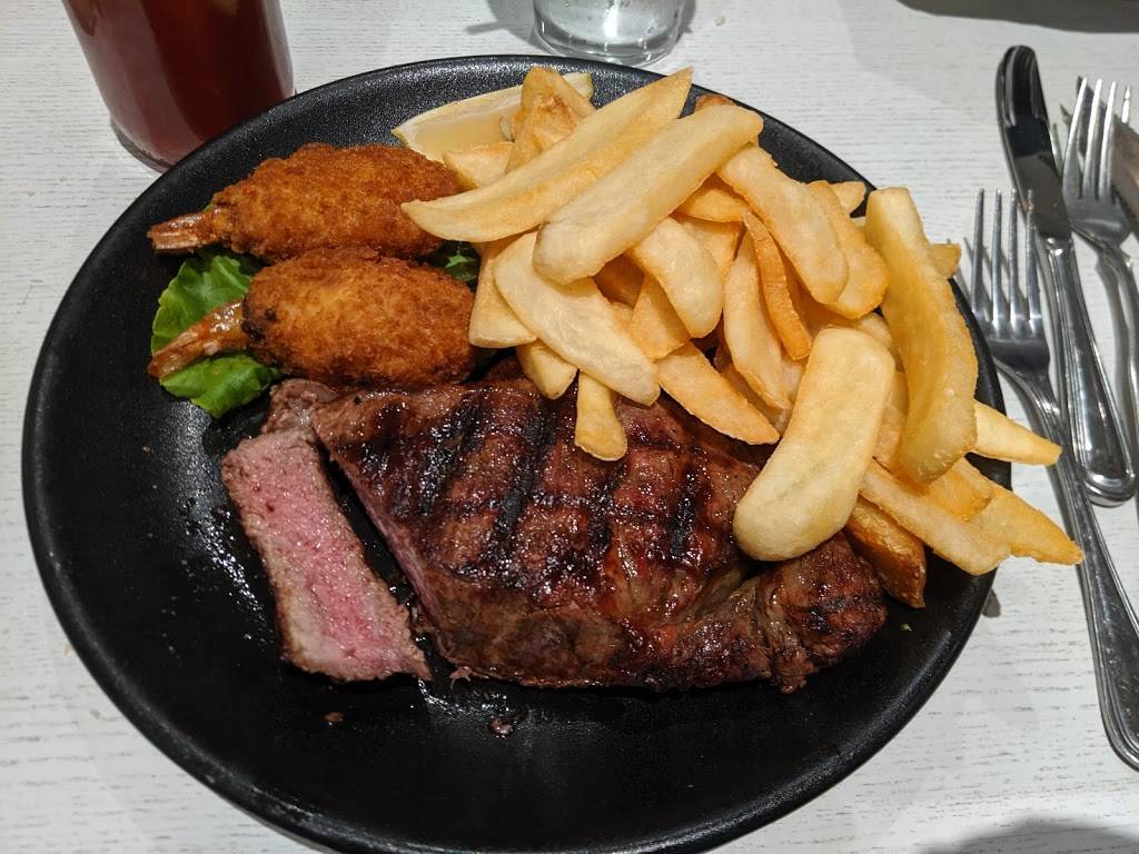 Rias Restaurant & Lounge | night club | 6955, 3550 W Edgewood Dr, Jefferson City, MO 65109, USA | 5736365221 OR +1 573-636-5221