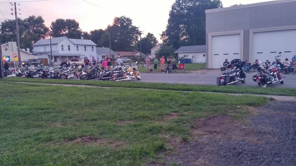 The Lucky Rooster Pub & Eatery | restaurant | 101 W Main St, St Jacob, IL 62281, USA | 6186442769 OR +1 618-644-2769