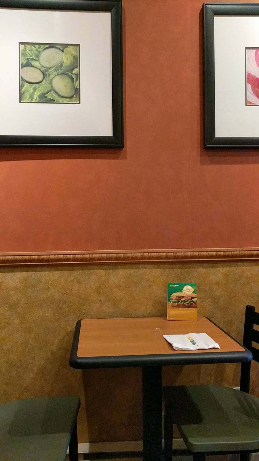 Subway | meal takeaway | 3311 N Service Rd, Vineland Station, ON L0R 2E0, Canada | 9055627749 OR +1 905-562-7749