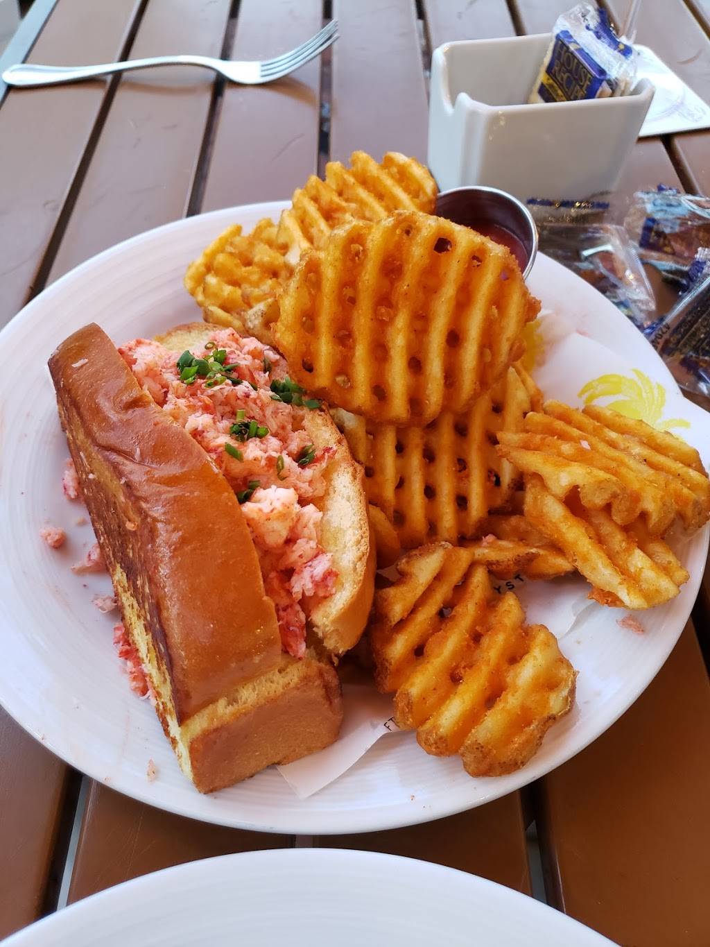 Izzys Fish & Oyster | restaurant | 2282 First St, Fort Myers, FL 33901, USA | 2393374999 OR +1 239-337-4999