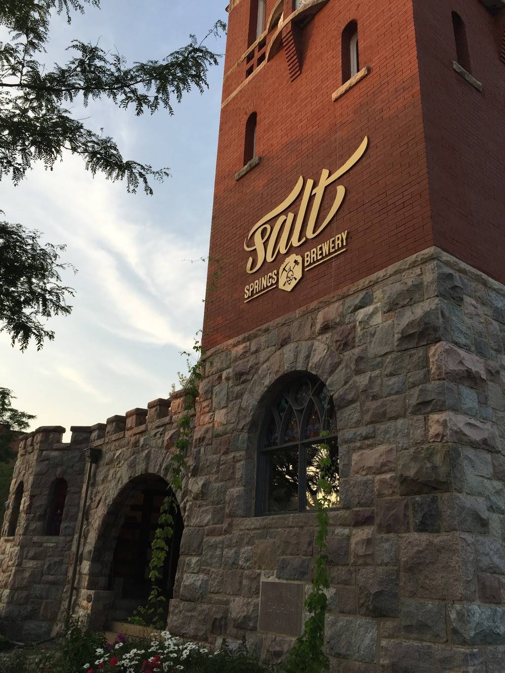 Salt Springs Brewery | restaurant | 117 S Ann Arbor St, Saline, MI 48176, USA | 7342959191 OR +1 734-295-9191