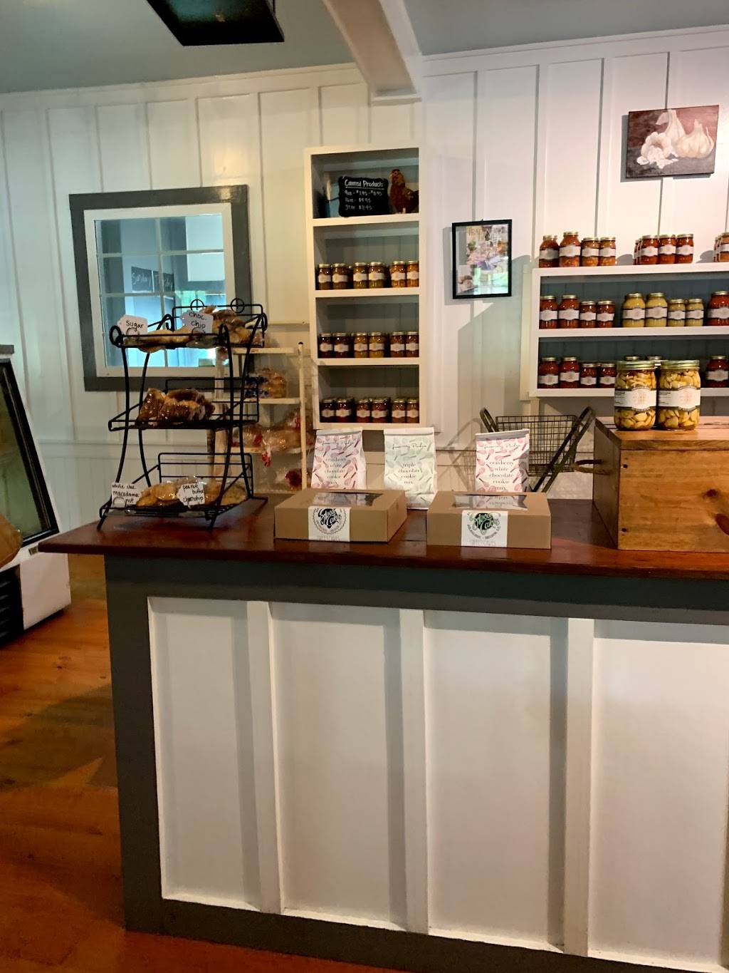 Lowcountry Produce | restaurant | 1919 Trask Pkwy, Seabrook, SC 29940, USA | 8438469438 OR +1 843-846-9438