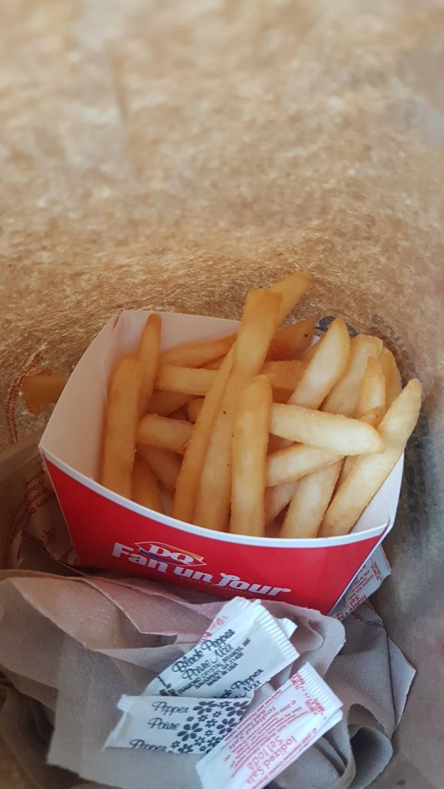 Dairy Queen Grill & Chill | restaurant | 325 Central Pkwy W, Mississauga, ON L5B 3X9, Canada | 9052723998 OR +1 905-272-3998