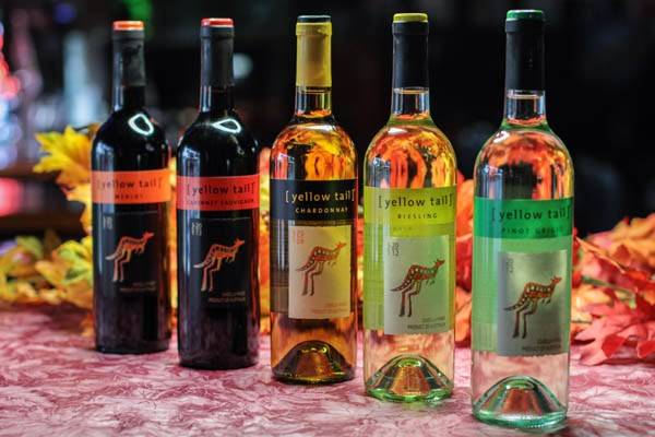 Sandys Famous Seafood Restaurant | restaurant | 7 Bourne Bridge Approach, Buzzards Bay, MA 02532, USA | 5087435046 OR +1 508-743-5046