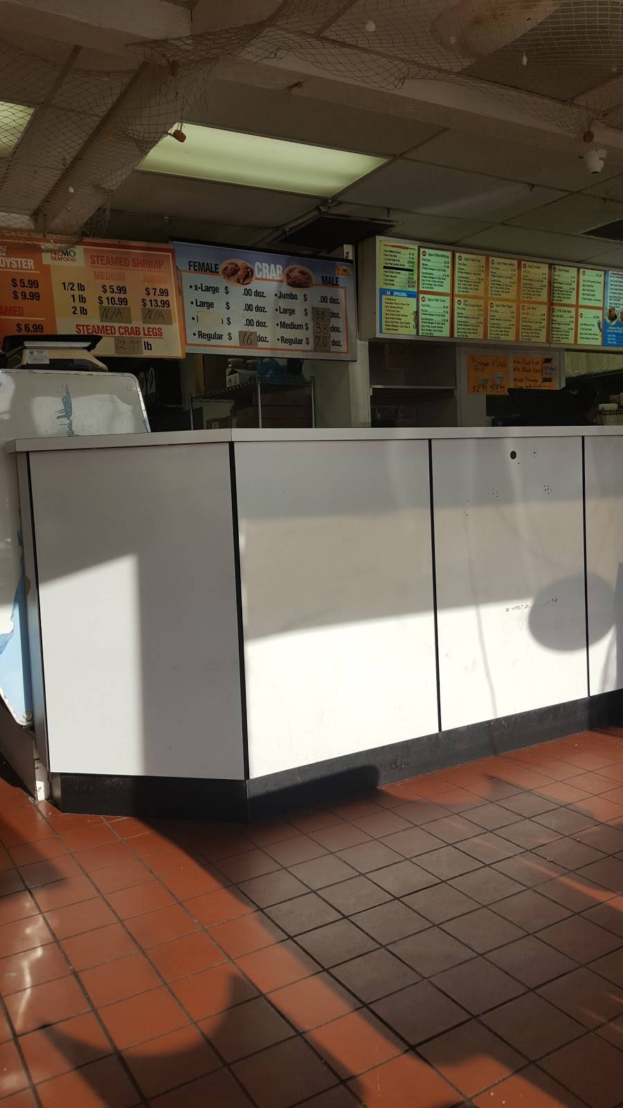 Nemo Seafood | restaurant | 6711 Marlboro Pike, Forestville, MD 20747, USA | 3015686104 OR +1 301-568-6104