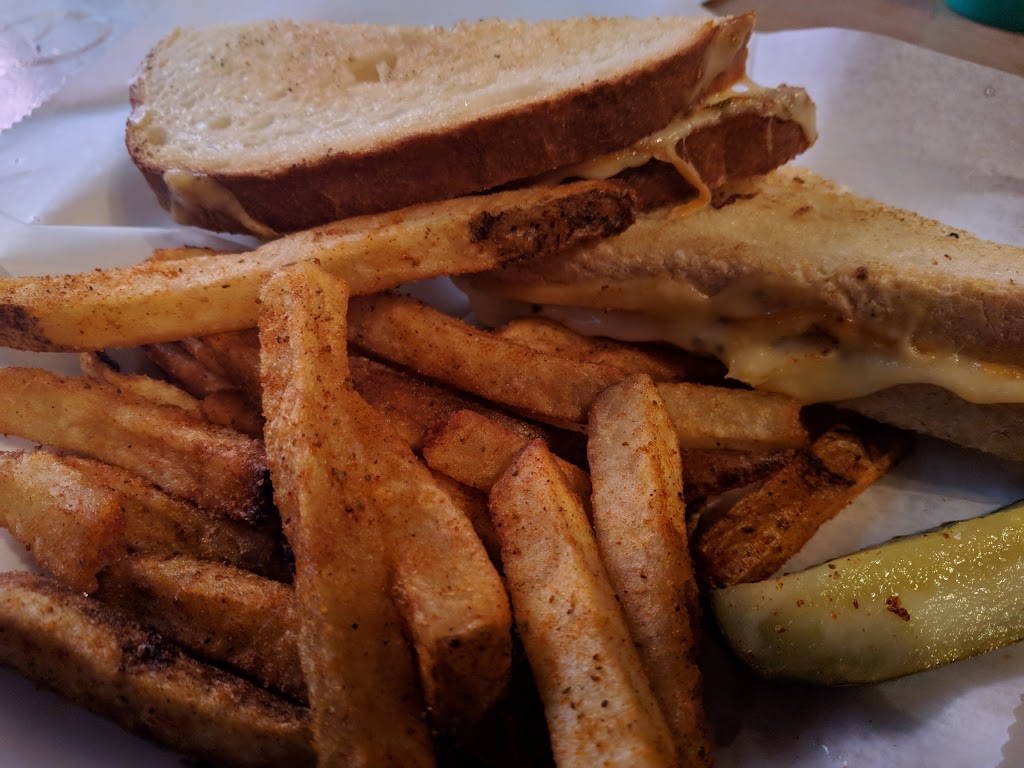 The River Kitchen and Bar | restaurant | 2909 N Sheffield Ave, Chicago, IL 60657, USA | 7739357500 OR +1 773-935-7500