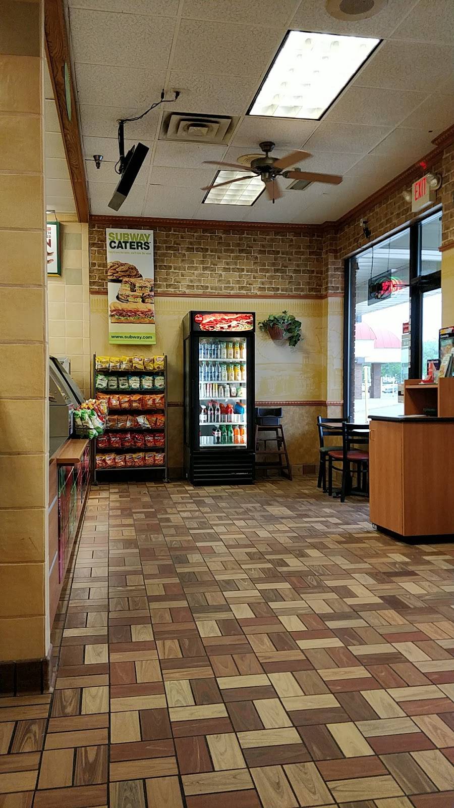 Subway Restaurants | restaurant | 2513 West 7th Street, St Paul, MN 55116, USA | 6516901333 OR +1 651-690-1333