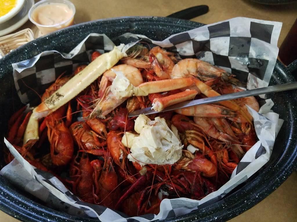 Cher Amies | restaurant | 15628 W Main St, Cut Off, LA 70345, USA | 9853253333 OR +1 985-325-3333