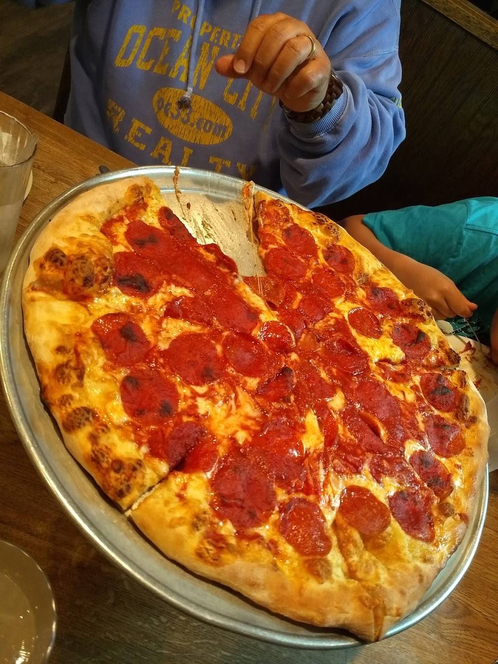 Grotto Pizza | restaurant | 45 E Main St #100, Newark, DE 19711, USA | 3023690600 OR +1 302-369-0600