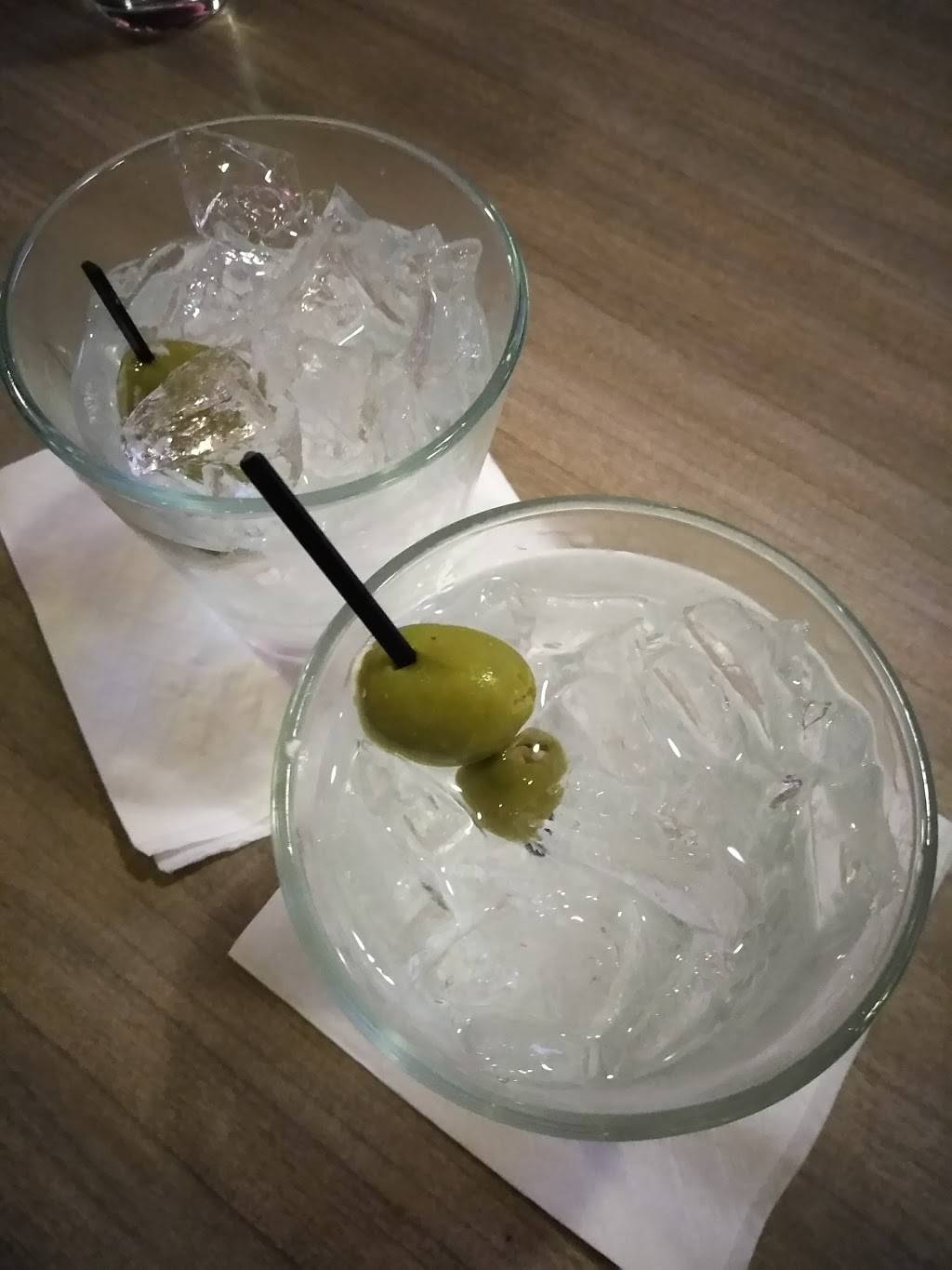 Louies Restaurant | restaurant | 1009 North Ave, Waukegan, IL 60085, USA | 8472440101 OR +1 847-244-0101