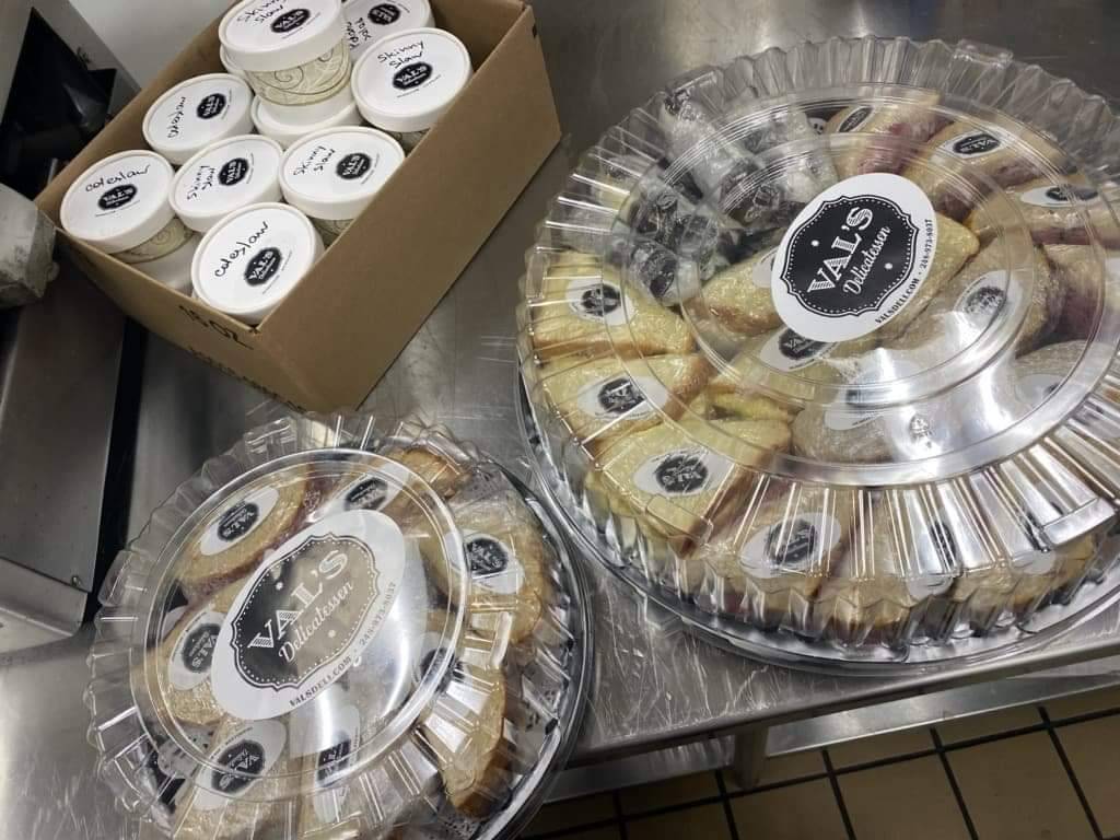 Vals Delicatessen | restaurant | 4301 Orchard Lake Rd #195, West Bloomfield Township, MI 48323, USA | 2489738037 OR +1 248-973-8037