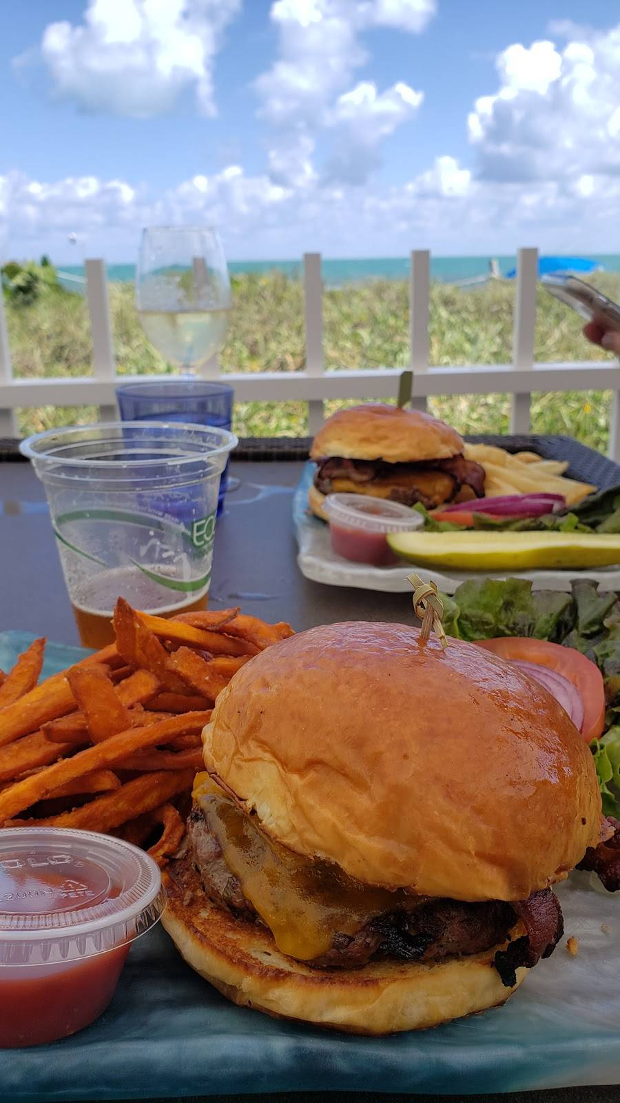 DUNE Burgers on the Beach | night club | 455 Grand Bay Dr, Key Biscayne, FL 33149, USA | 3053654500 OR +1 305-365-4500