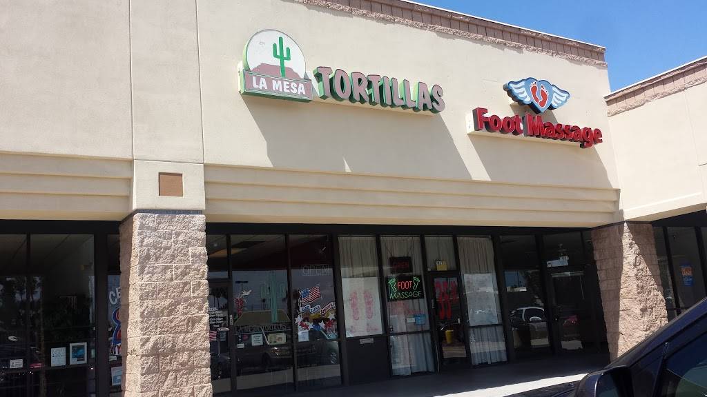La Mesa Tortillas | restaurant | 7823 E Broadway Blvd, Tucson, AZ 85710, USA | 5202985966 OR +1 520-298-5966