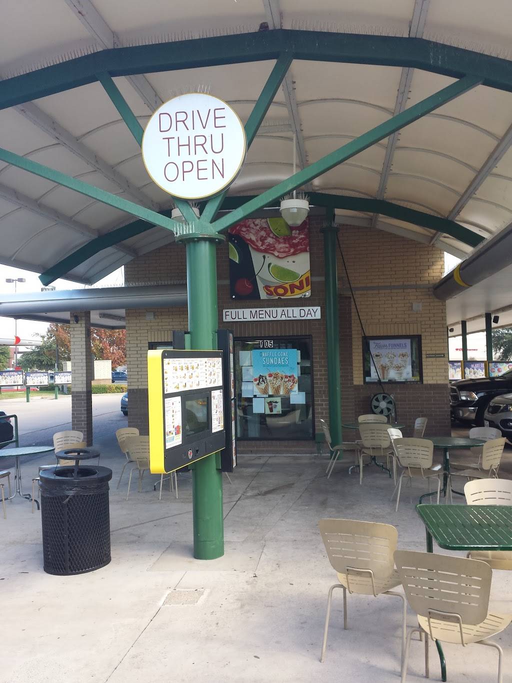 Sonic Drive-In | restaurant | 605 S Plano Rd, Richardson, TX 75081, USA | 9724979952 OR +1 972-497-9952