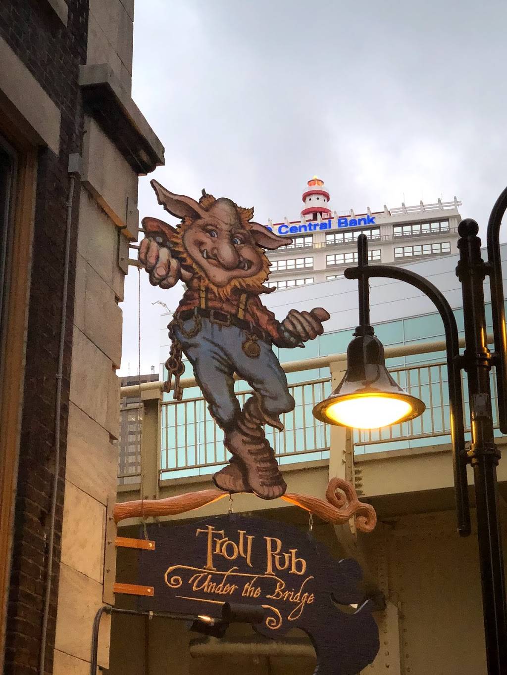 Troll Pub Under the Bridge | restaurant | 150 W Washington St, Louisville, KY 40202, USA | 5026184829 OR +1 502-618-4829