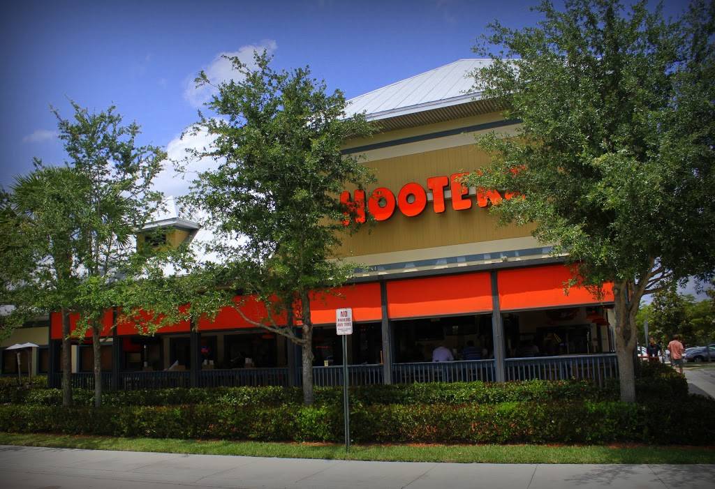 Hooters | meal takeaway | 3625 Gateway Ln, Naples, FL 34109, USA | 2395139964 OR +1 239-513-9964