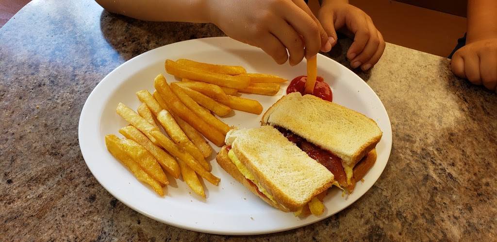 Leos kitchen | restaurant | 7329 West Chester Pike, Upper Darby, PA 19082, USA | 6103523769 OR +1 610-352-3769