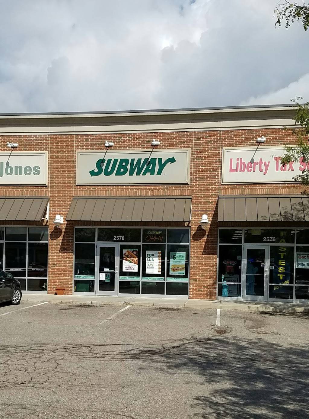Subway | restaurant | 2578 London Groveport Rd, Grove City, OH 43123, USA | 6148758882 OR +1 614-875-8882