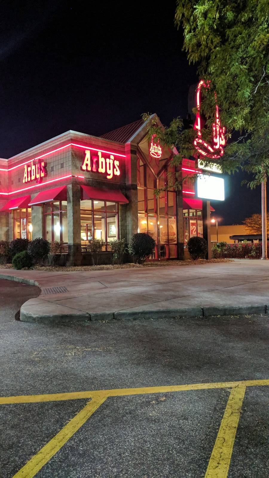 Arbys | meal takeaway | 3000 Snelling Ave, Minneapolis, MN 55406, USA | 6127248612 OR +1 612-724-8612