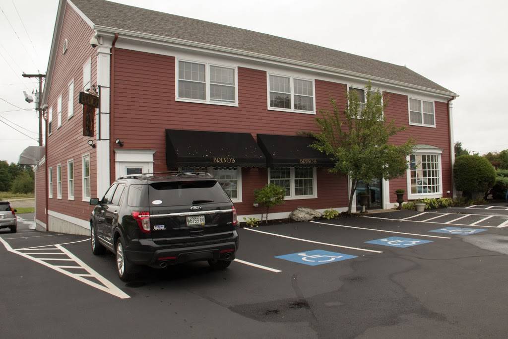 Brunos Restaurant and Tavern | restaurant | 33 Allen Ave, Portland, ME 04103, USA | 2078789511 OR +1 207-878-9511