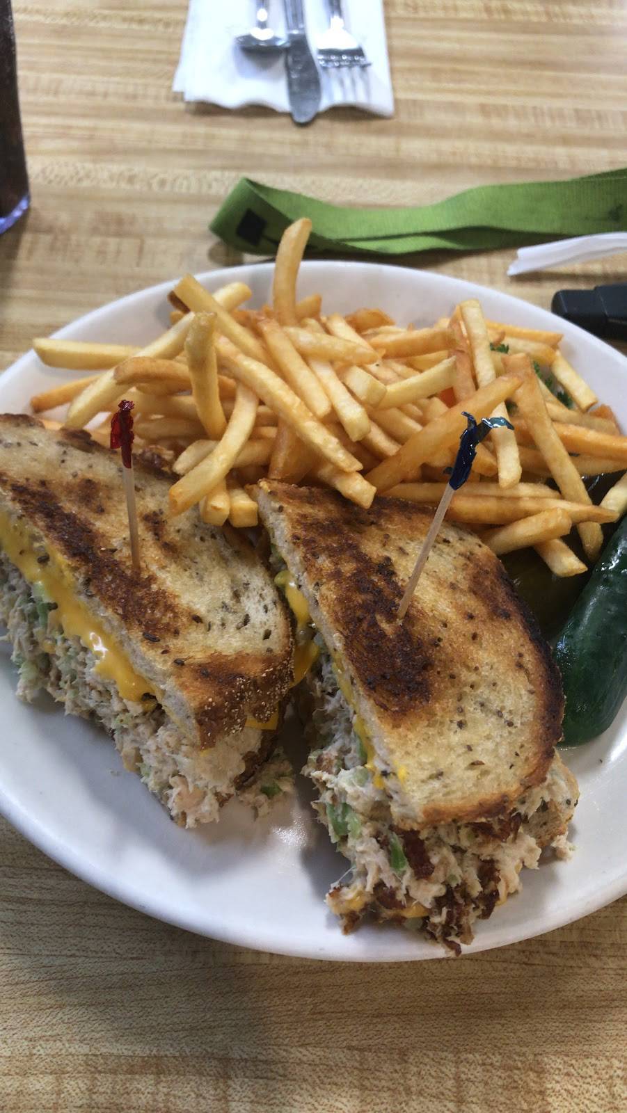 Morts Deli Tarzana | restaurant | 18452 Clark St, Tarzana, CA 91356, USA | 8183453700 OR +1 818-345-3700