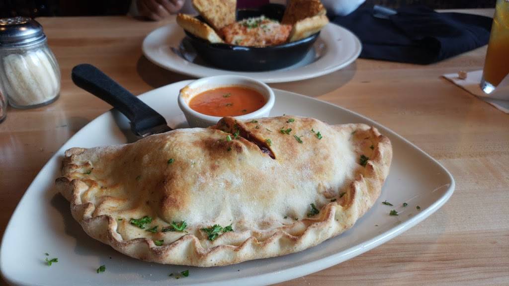 Bostons Restaurant & Sports Bar | restaurant | 2501 E Lamar Blvd, Arlington, TX 76006, USA | 8176337773 OR +1 817-633-7773