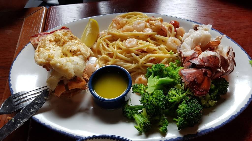 Red Lobster | restaurant | 6401 Darter Ct, Fort Pierce, FL 34945, USA | 7724614336 OR +1 772-461-4336