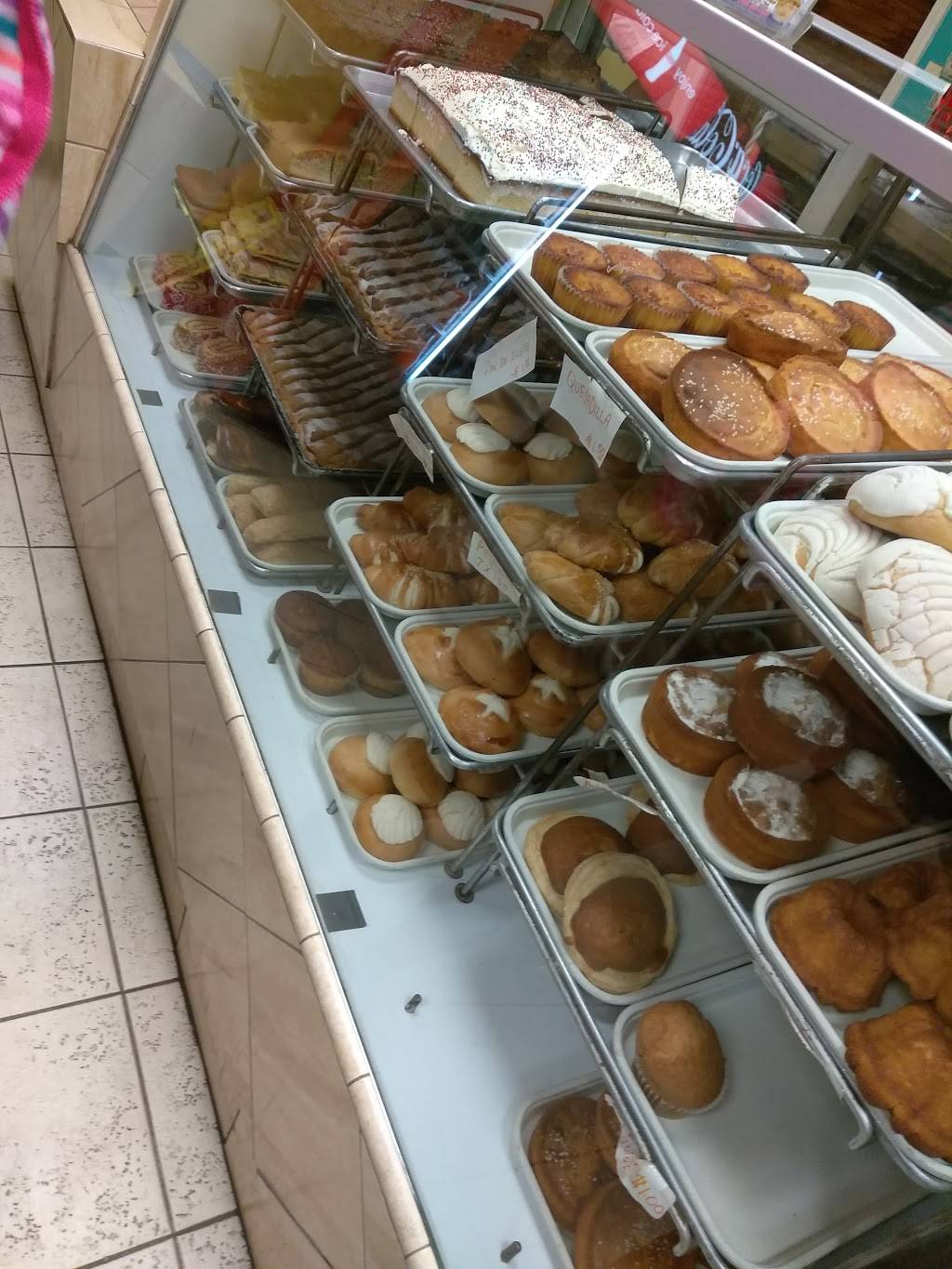 El Carbonero Bakery | bakery | 9501 Van Nuys Blvd, Panorama City, CA 91402, USA | 8188301386 OR +1 818-830-1386