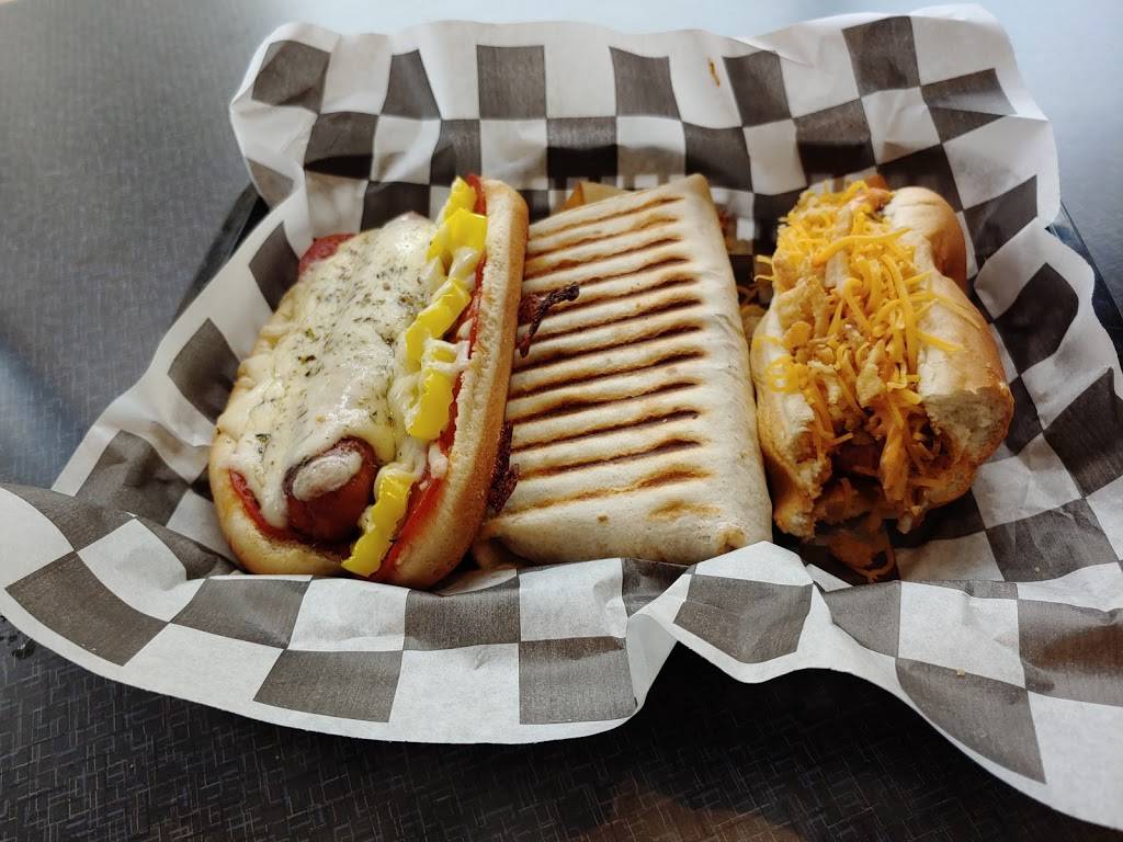 Titos Sloppy Doggs | restaurant | 1068 Market St, Wheeling, WV 26003, USA | 3046506252 OR +1 304-650-6252