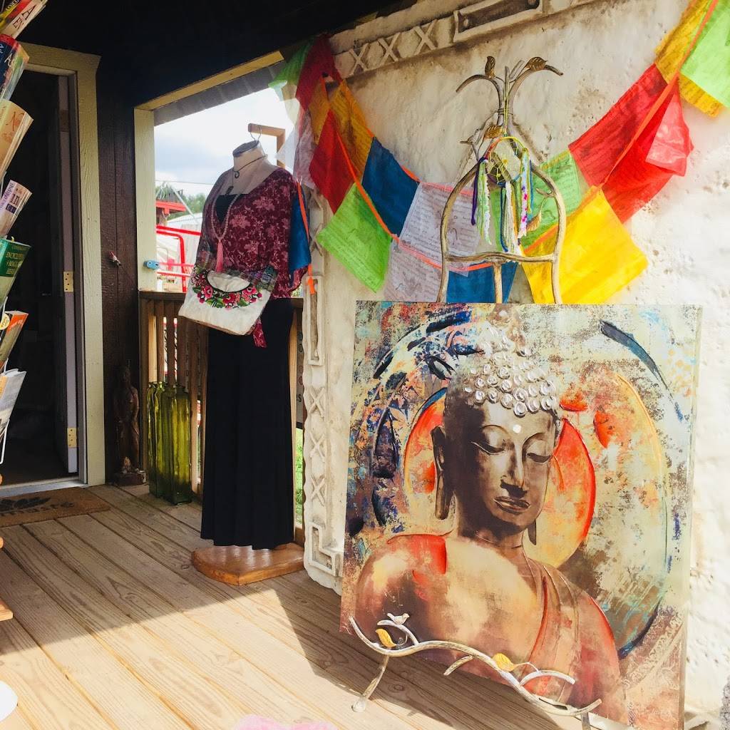 The Crystal Closet LLC | cafe | 20651 US-441 Field Row 5, Across from the Art Village, Mt Dora, FL 32757, USA | 3525594440 OR +1 352-559-4440