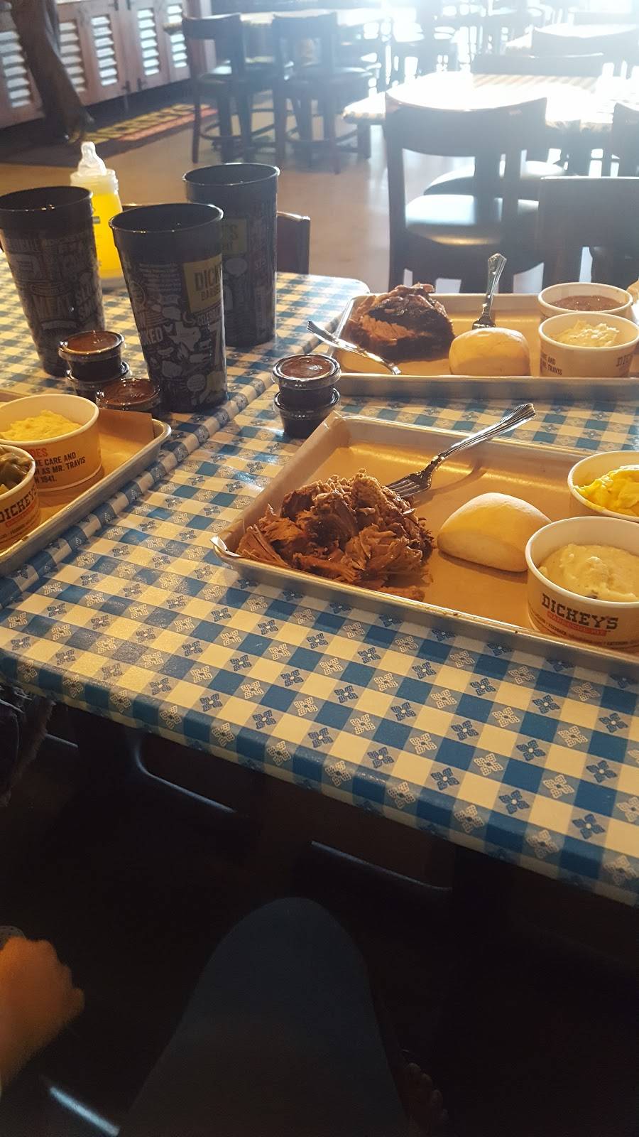 Dickeys Barbecue Pit | restaurant | 240 N 12th Ave, Hanford, CA 93230, USA | 5595847427 OR +1 559-584-7427