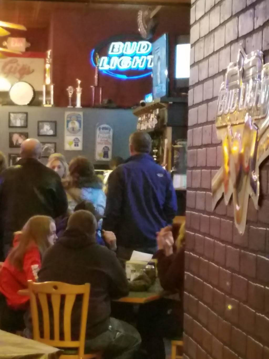 Gigs Place | restaurant | 220 E Locust St, Fairbury, IL 61739, USA | 8156923302 OR +1 815-692-3302