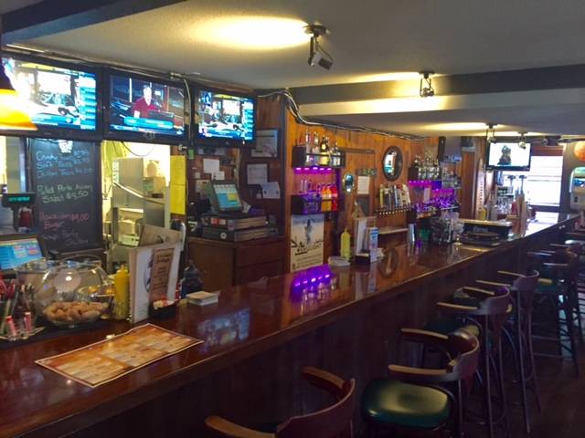 Jolly Roger at Johns Landing | restaurant | 5627 SW Kelly Ave, Portland, OR 97239, USA | 5032465040 OR +1 503-246-5040