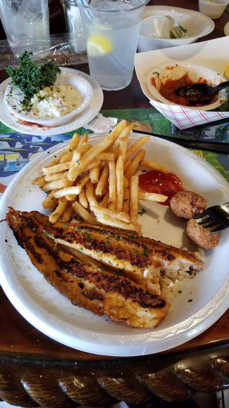 Pecks Old Port Cove | restaurant | 139 N Ozello Trail, Crystal River, FL 34429, USA | 3527952806 OR +1 352-795-2806