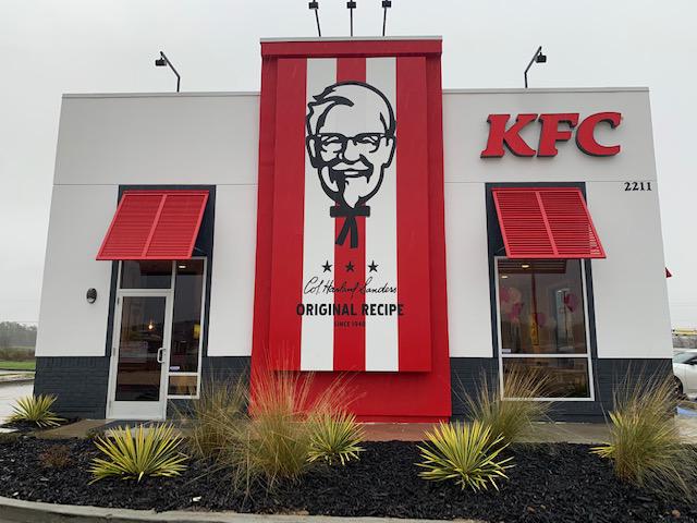 KFC | restaurant | 2211 S Louisa St, Rayville, LA 71269, USA | 3186610203 OR +1 318-661-0203